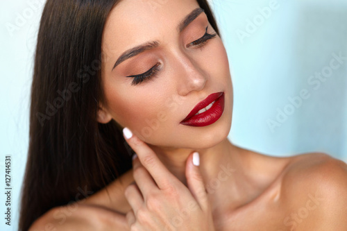 Fashion Model Girl With Beauty Face, Beautiful Makeup, Red Lips