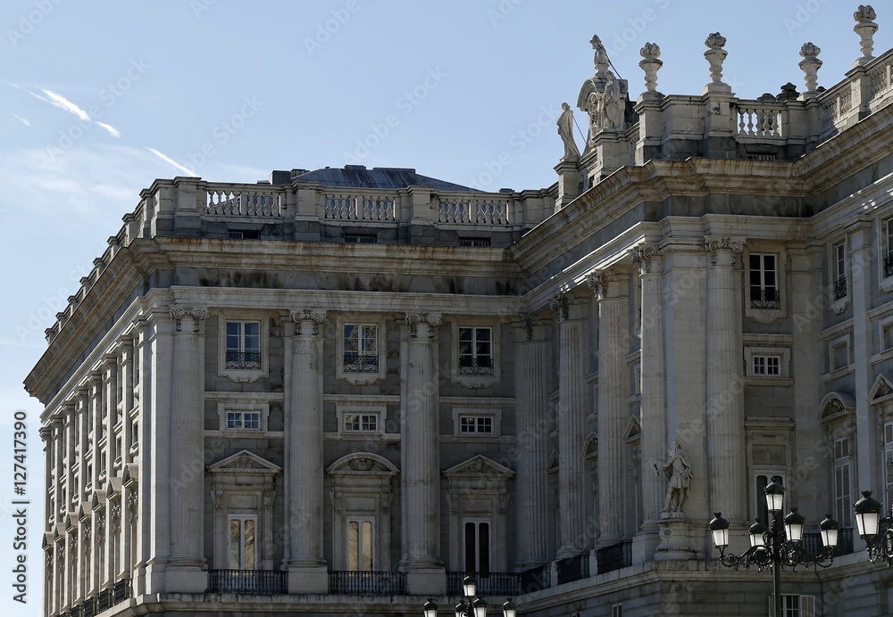 Palacio Real o de Oriente de Madrid , residencia oficial del rey de España