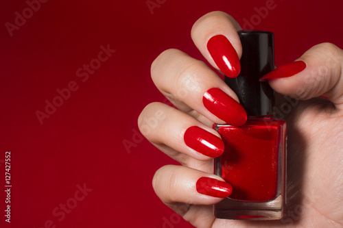 Fotografia red nail polish
