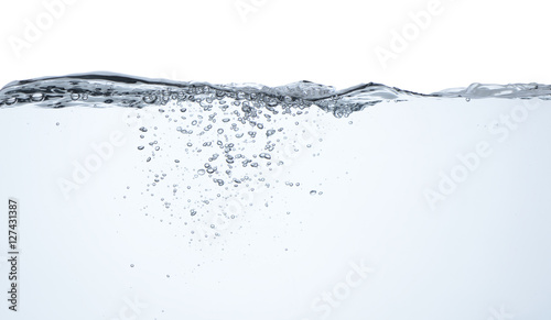 Agua en movimiento y burbujas