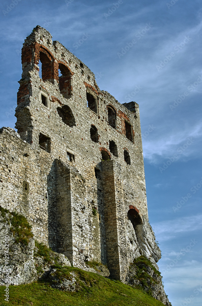 Walls of the ruined castle in Ogrodzieniec.