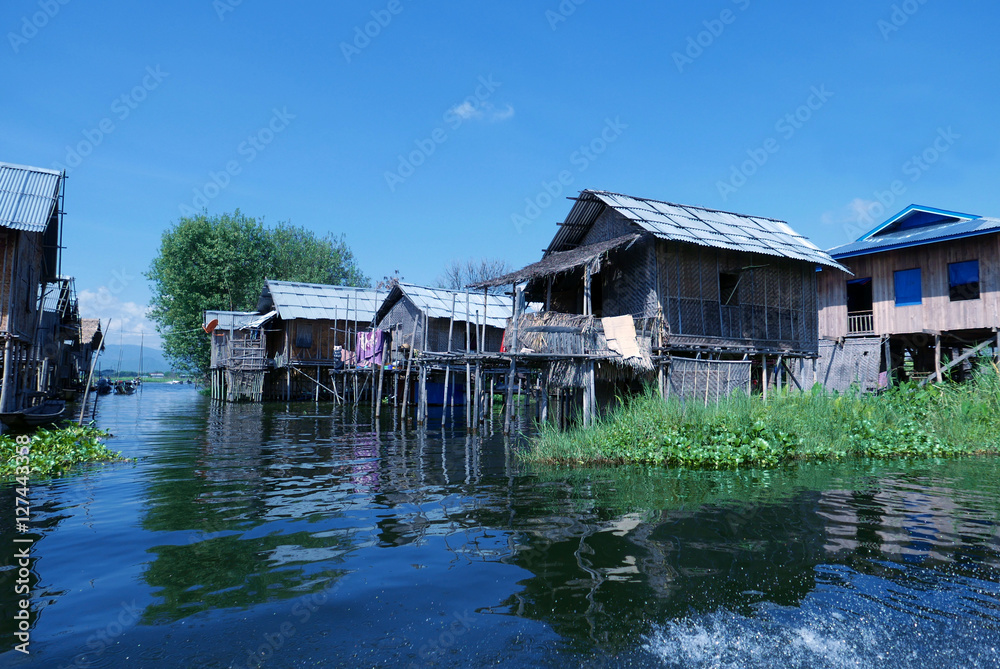 Fototapeta premium Maisons sur pilotis.