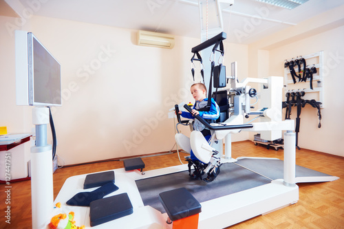 Εκτύπωση καμβά young boy passes robotic gait therapy in rehabilitation center