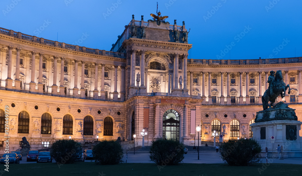 Fototapeta premium Hofburg Wien zur blauen Stunde