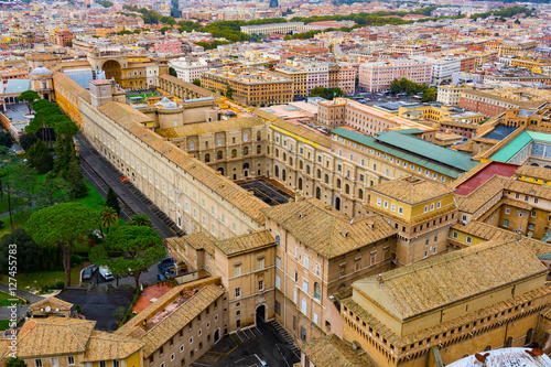 Φωτογραφία The Vatican museums - aerial view from St