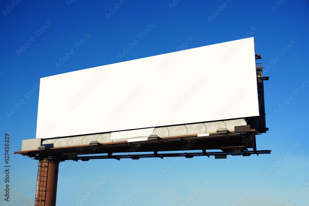 Obraz premium blank advertisement board outdoor against blue sky ready for text