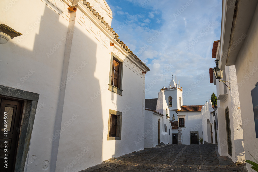 Portugal,Monsaraz の早朝街中風景/ 早朝のPortugal, Monsaraz の通りの風景