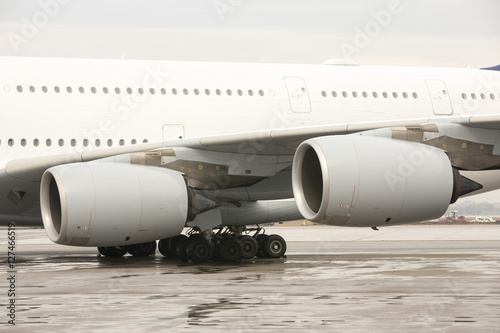 Airbus A380 airplane engines wing