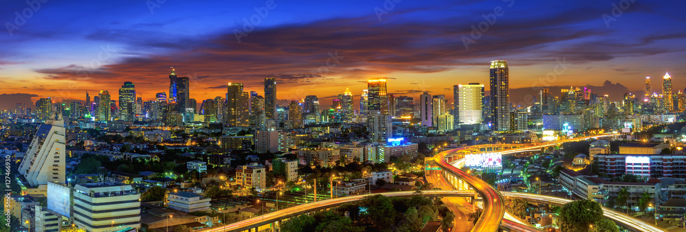 Fototapeta premium Bangkok city view with expressway.