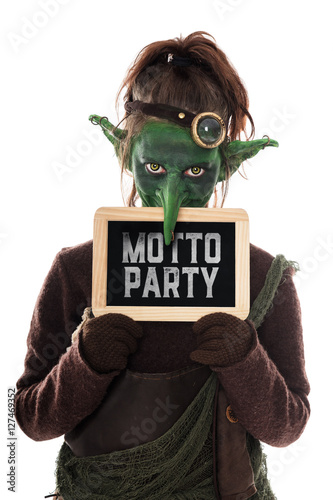 Bild auf Leinwand grüner Kobold hält Tafel mit Text Motto Party