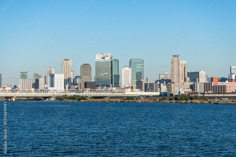 淀川と大阪市の都市風景