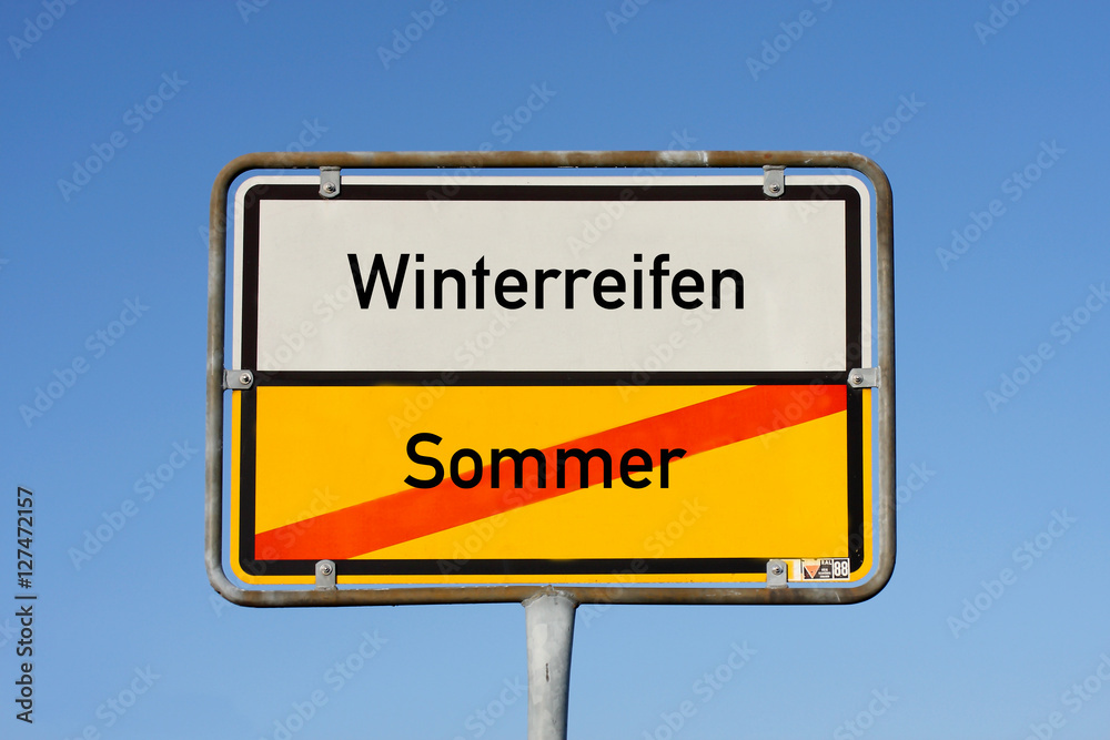 Schild Winterreifen der Sommer ist vorbei Schild Winterreifen der Sommer ist vorbei