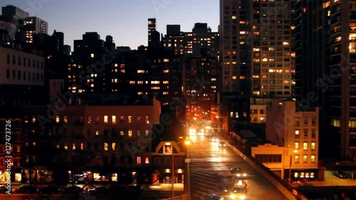 Wallpaper Mural New York - Sunset aerial view of Midtown Manhattan and 2nd Avenue, captured from Roosevelt Island Tram (left to right tracking shot) Torontodigital.ca
