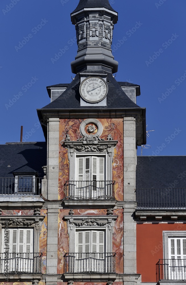 Obraz premium Plaza Mayor de Madrid con l a Casa de la Panadería y la estatua de Felipe III,España