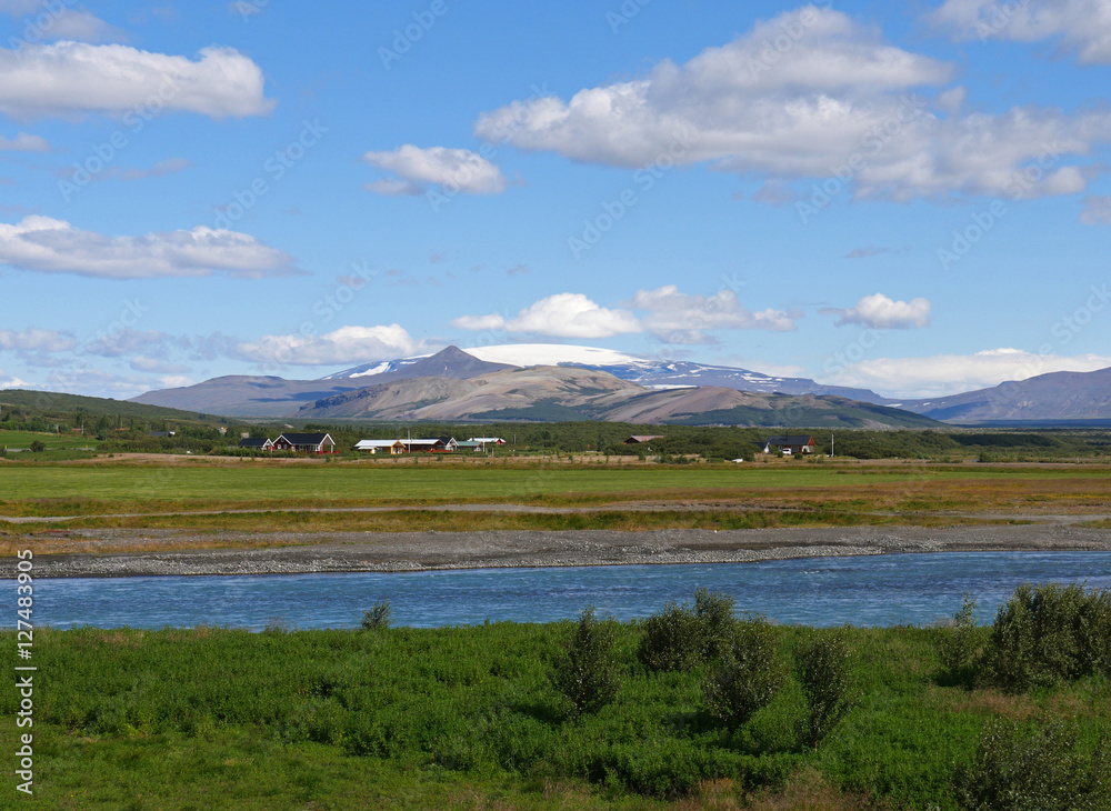 der Fluss Hvítá und Eiriksjökull bei Reykholt in Island