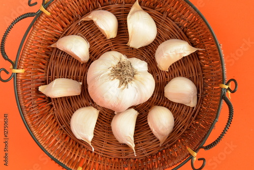 garlic in the basket