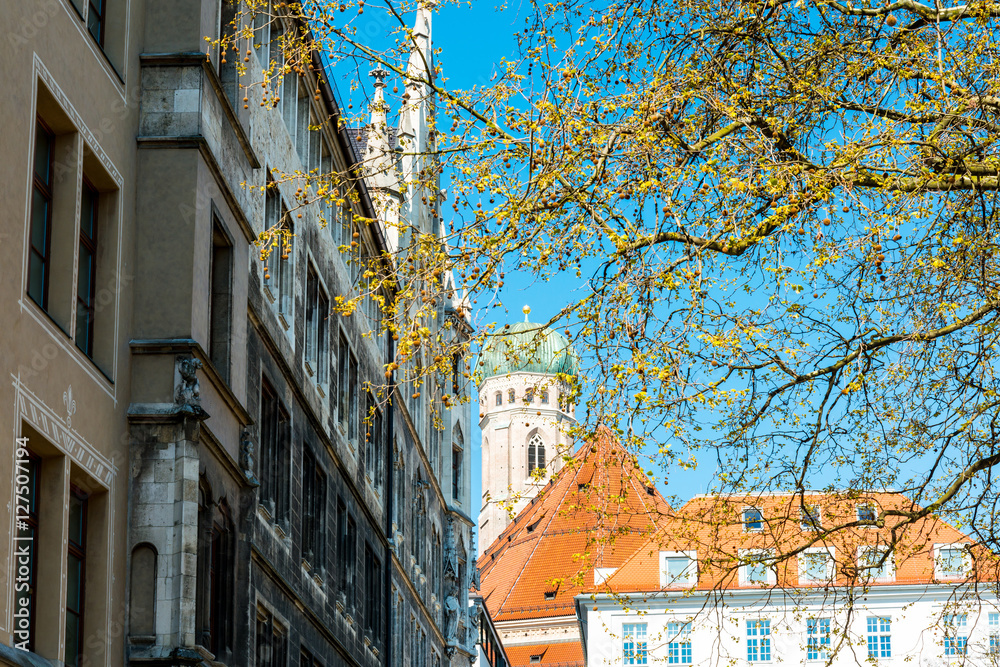 Obraz premium Traditional street view of old buildings in Munich, Bavaria, Ger