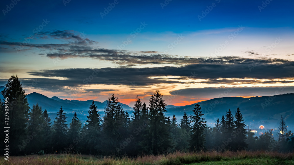 Naklejka premium Stunning Sunset in Tatra mountains view from Zakopane
