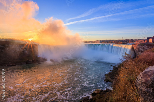 Obraz na plátně Niagara Falls in Ontario Canada during sunrise
