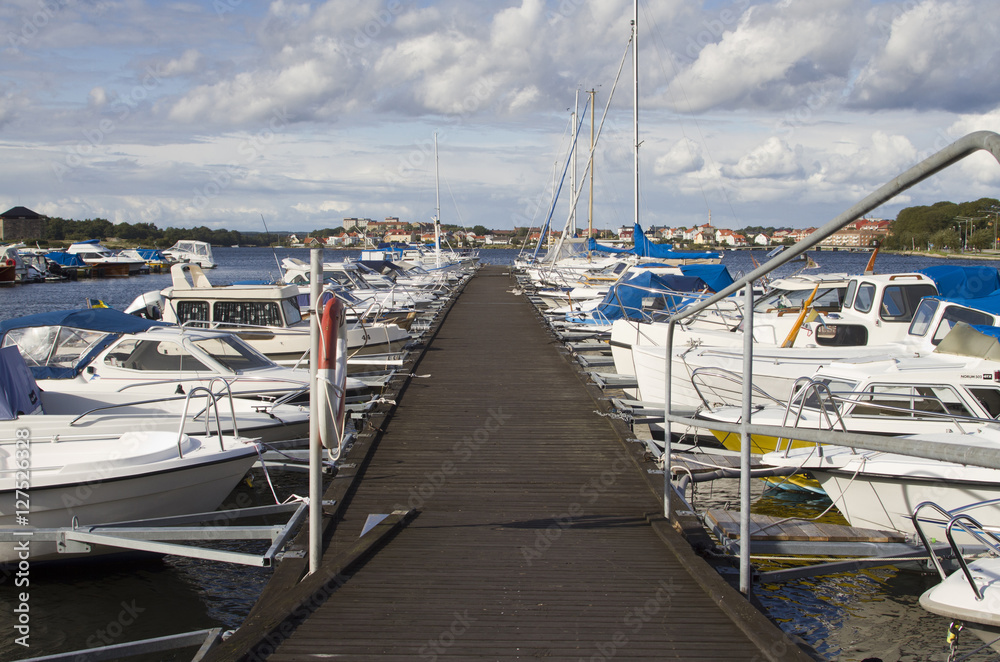 Fototapeta premium Marina in der Stadt