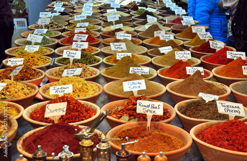 Tel Aviv - Exotische Gewürze auf dem Carmelmarkt photo