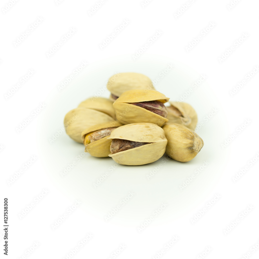 Obraz premium Pistachio nuts. Isolated on a white background.