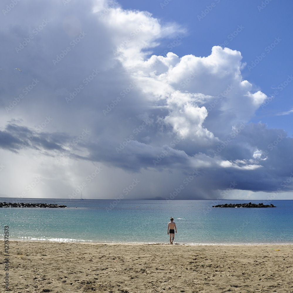 jeune homme à la plage , Playa Blanca, playa Dorada, Lanzarote, îles Canaries , Espagne 