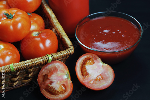 Ketchup and sliced tomato