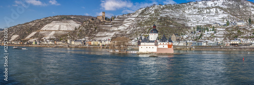 Bild auf Leinwand Built on a small island historic custom station Pfalzgrafenstein  guarded the ri