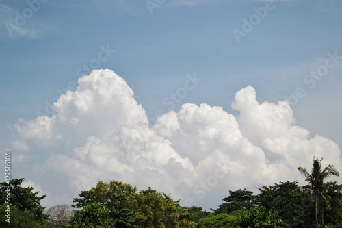 サヌールの白い雲 © tutomu0401
