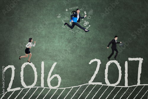 Three workers running to reach 2017