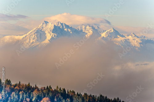 Jesień w Beskidzie Sądeckim,bacówka nad Wierchomlą. photo