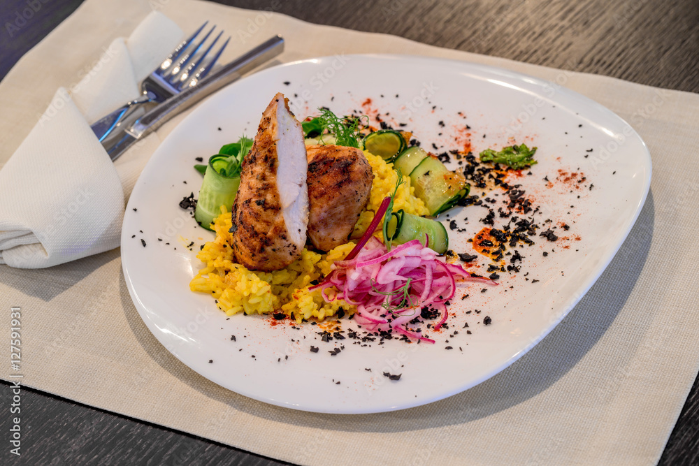 Roasted meat with vegetables and rice