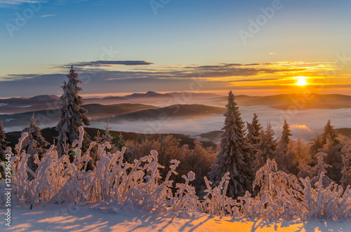 Wschód słońca z Jaworzyny Krynickiej  1114 m.n.p.m ,Beskid Sądecki ,małopolska.