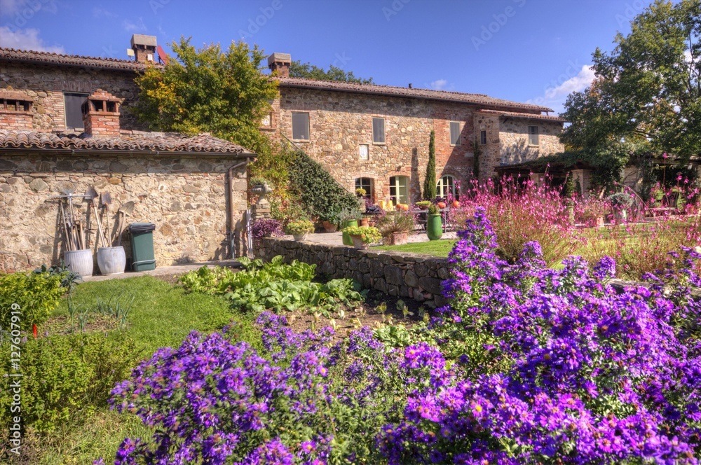 Fototapeta premium Classical Tuscan country house
