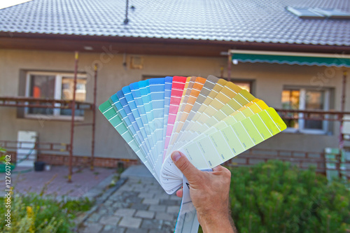 Obraz na plátně Choosing a new color of the facade.