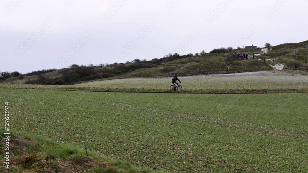 vtt dans la campagne en automne vtt dans la campagne en automne