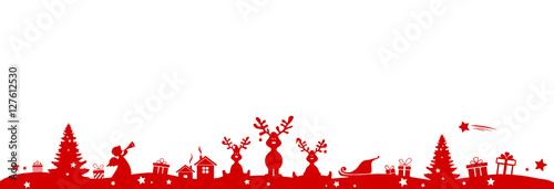 Christkind mit Schlitten durch Winterwald