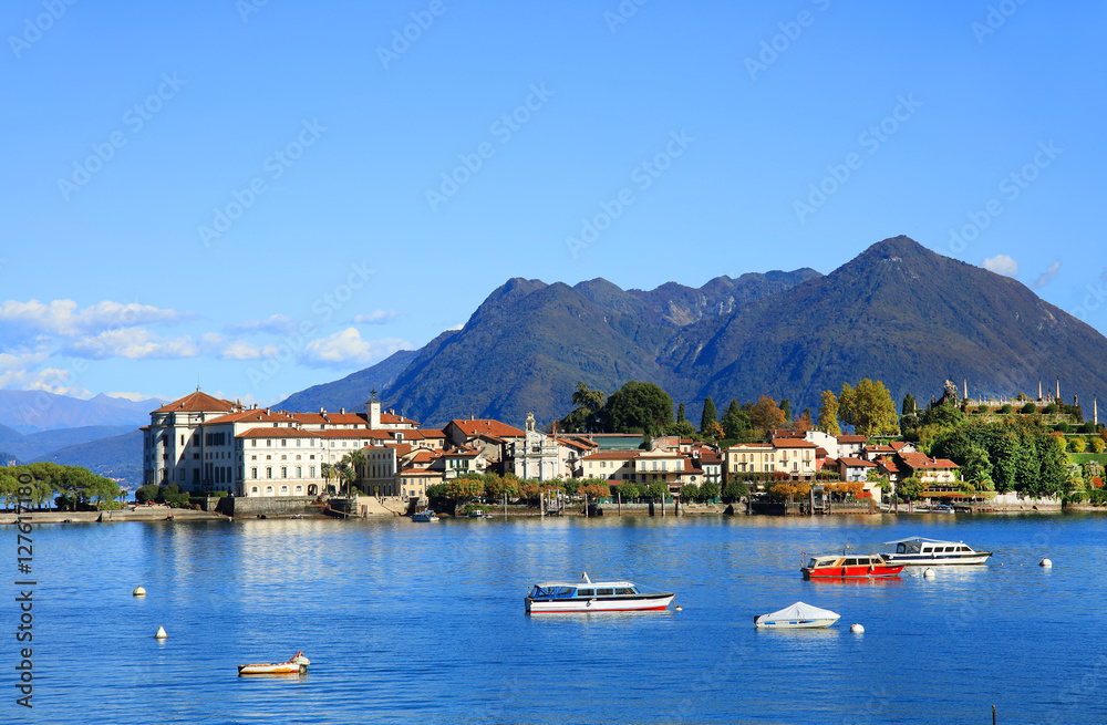 Obraz premium Scenic view of the Isola Bella, Lago Maggiore, Italy, Europe