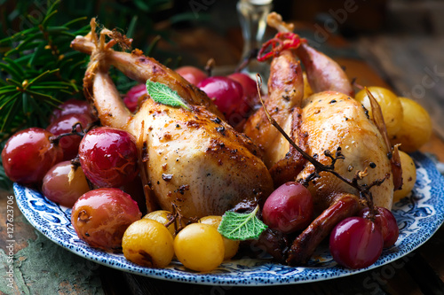 baked quails with grapes photo