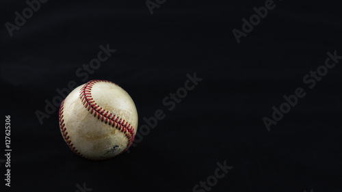 Obraz na płótnie Baseball on a black background. w salonie