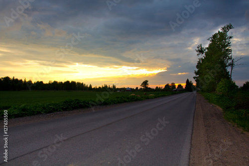 Дорога на закате дня © vasilaleksandrov
