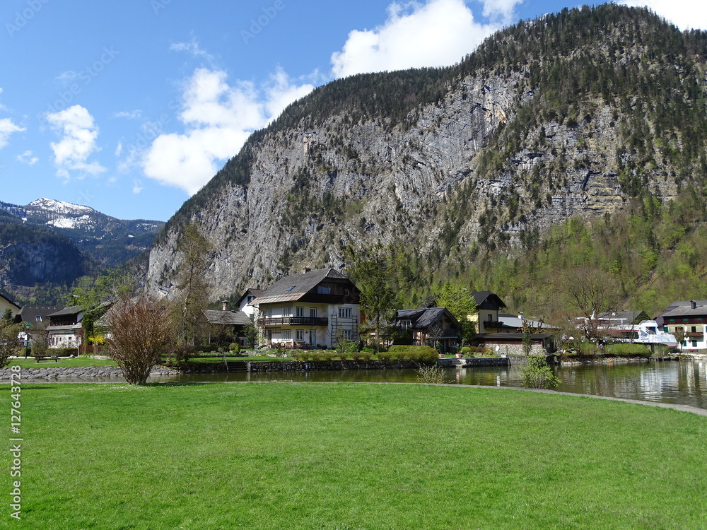 Charm of the surroundings of Hallstatt with its houses and lake.