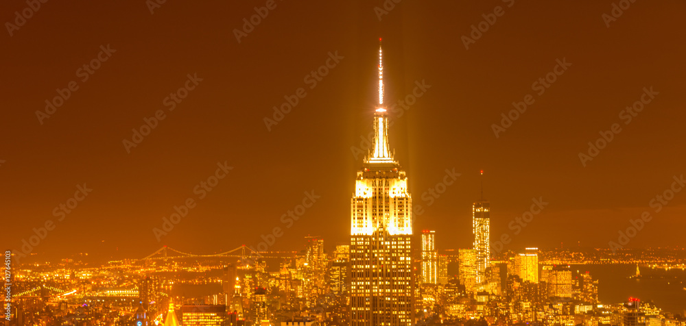 Obraz premium View of New York Manhattan during sunset hours
