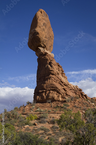 Balanced Rock, Arches National Park, Moab, Utah, USA