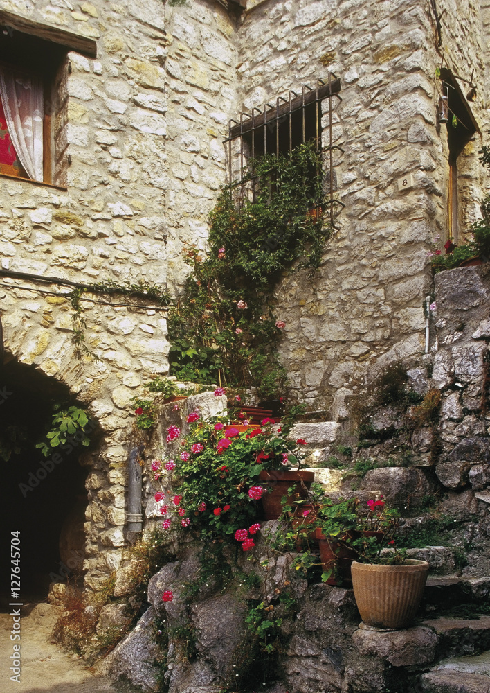 Naklejka premium peille village provence - nakręcony na taśmie 35 mm