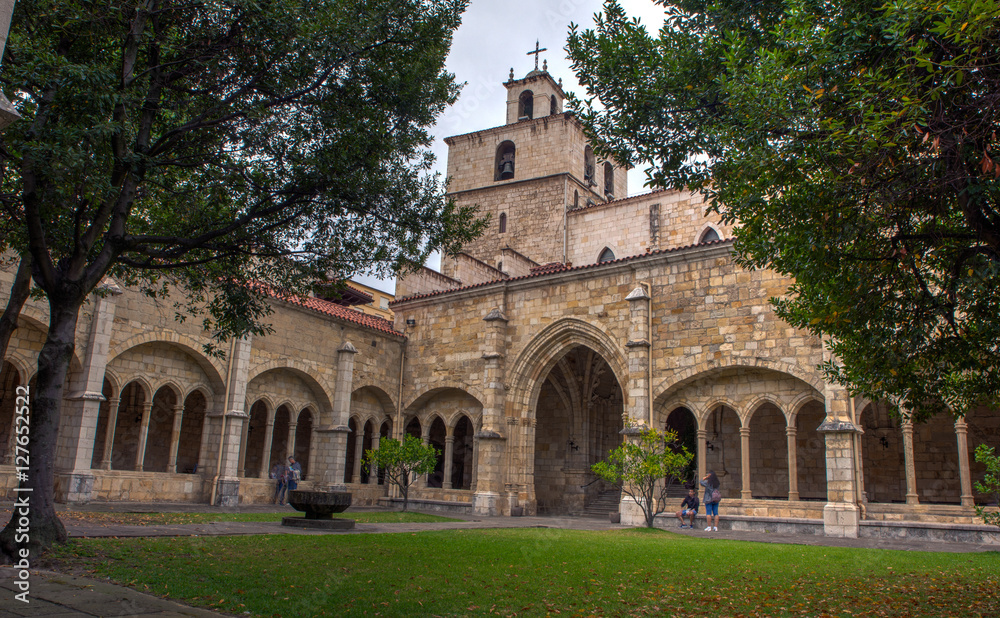 View of the Ghotic Cloister of the Santander cathedral