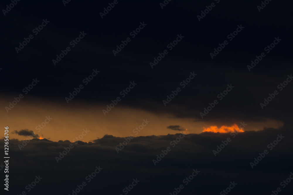 暗い雲の上 暗い雲の上