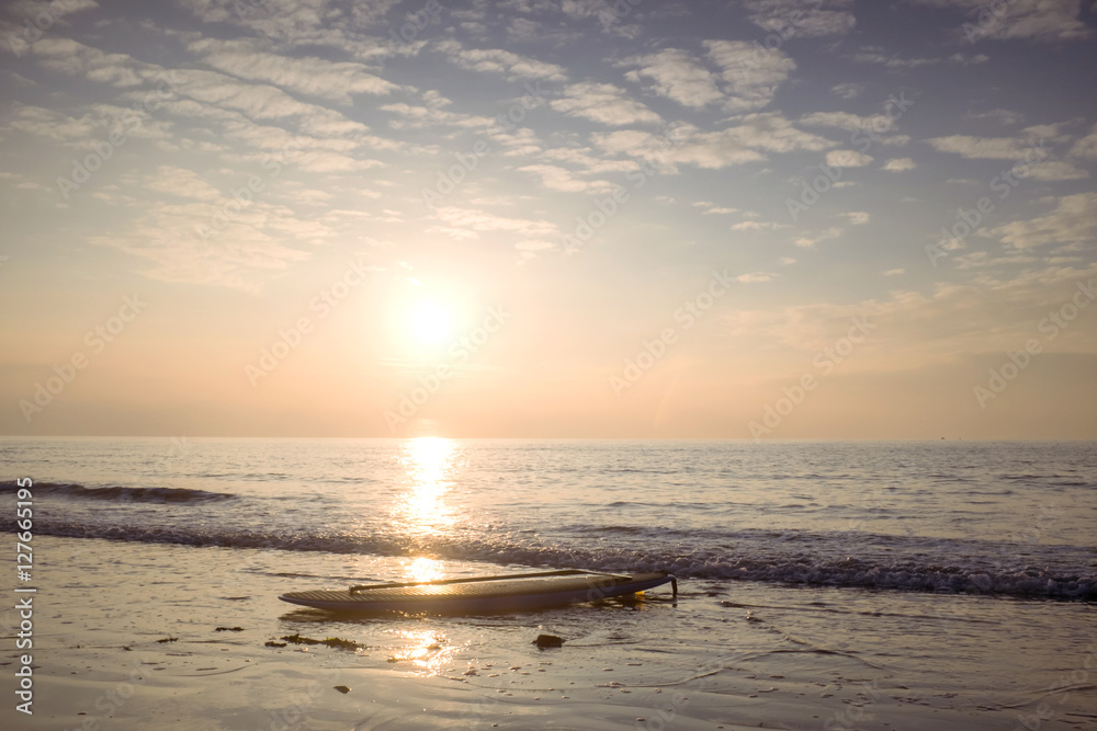 paddle au coucherdu soleil