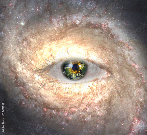 Εκτύπωση καμβά Eye in midst of Galaxy with Earth Reflection  Some elements provided courtesy of